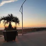 Maison Avec Jardinet Proche Et Parking - Fr-1-652-58