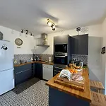 Maison Avec Jardinet Proche Et Parking - Fr-1-652-58 Nyaraló