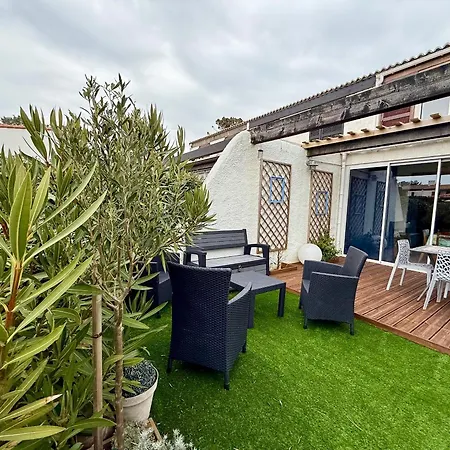 Maison Avec Jardinet Proche Et Parking - Fr-1-652-58 *
