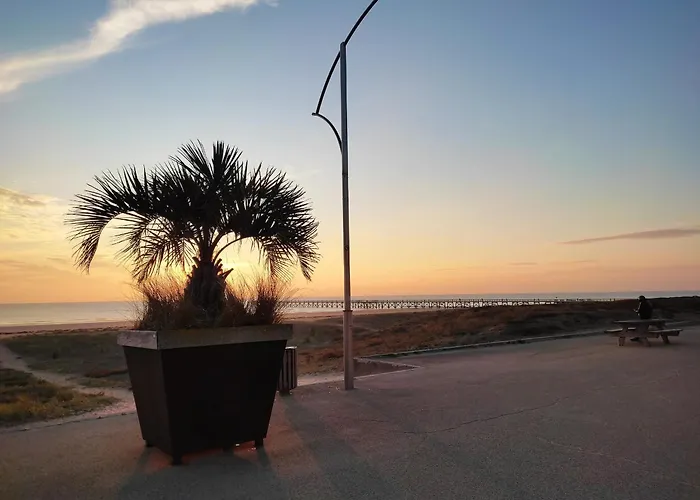 Maison Avec Jardinet Proche Et Parking - Fr-1-652-58